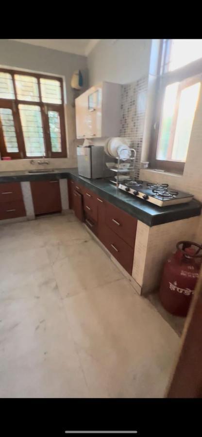 1Bhk Entire Floor With Full Kitchen And 2 Halls Very Spacious Near Medanta Hospital Best For Parties Gurgaon Esterno foto